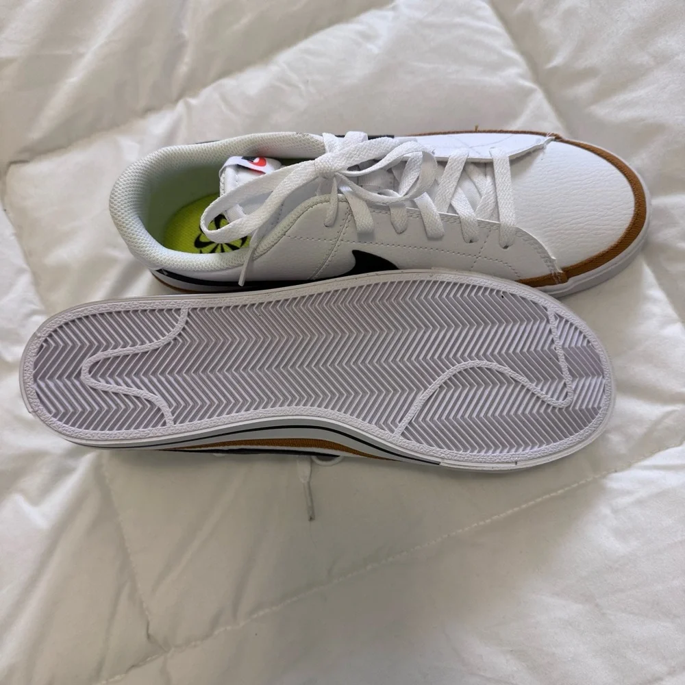 Nike Women’s Legacy Court Sneakers - Never Worn - Picture 4 of 5